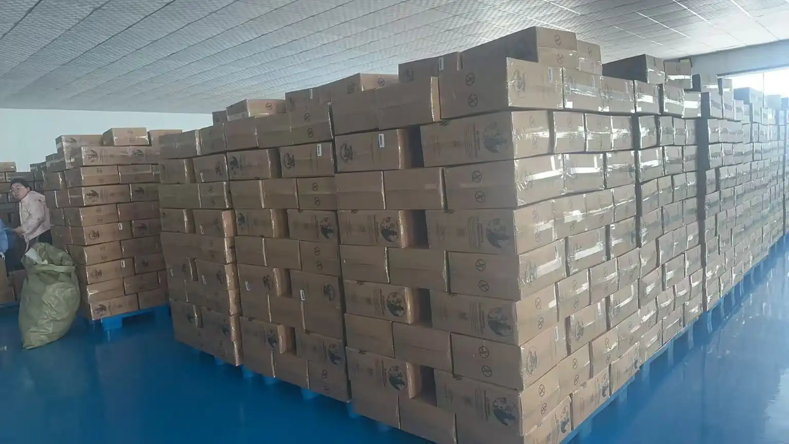 How to store pet food?